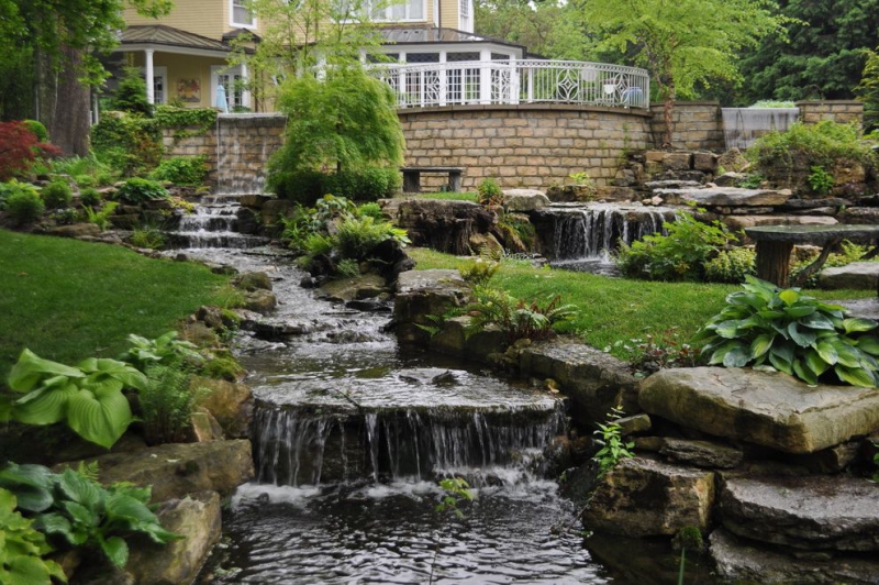 paysagiste-VILLECROZE-min_landscaping-rock-louisville-ky-traditional-landscape-and-boulders-brick-wall-bushes-grass-koi-law